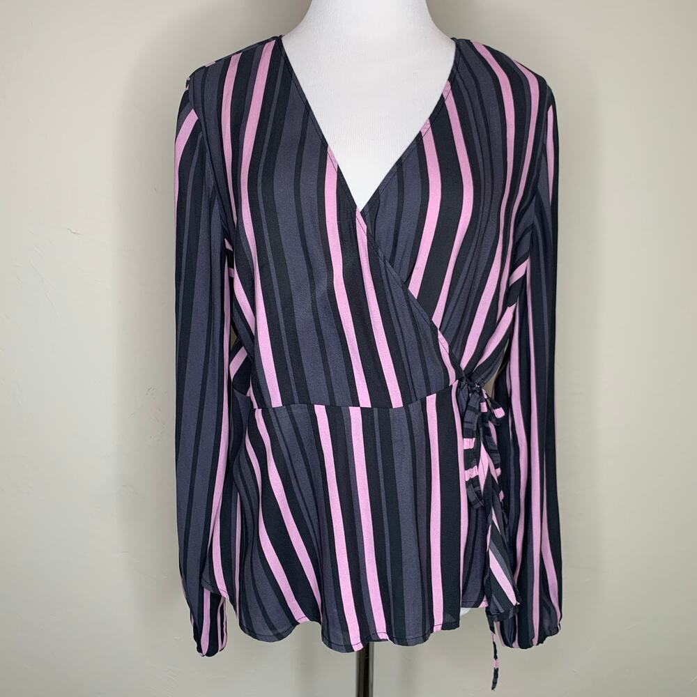 TORRID Gray Pink Black Striped Blouse Wrap Sz Large?